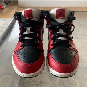Air Jordan 1 Mid PS Chicago Black Toe - Size 1Y